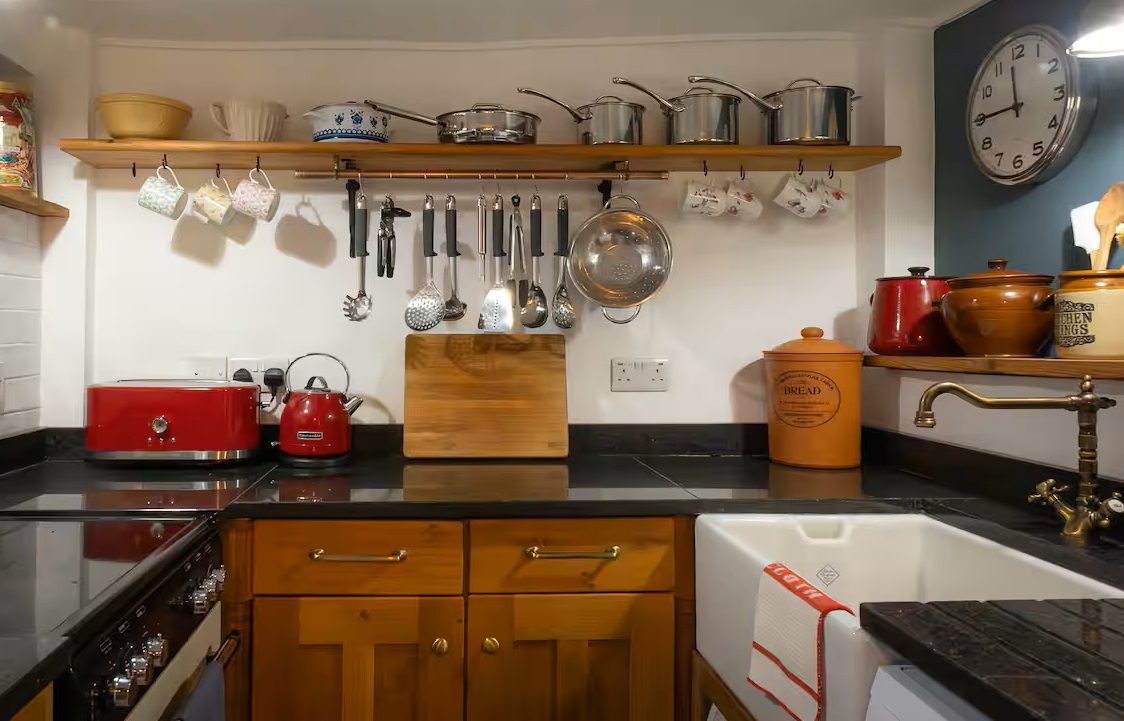 Fully equipped kitchen at The Old Scullery